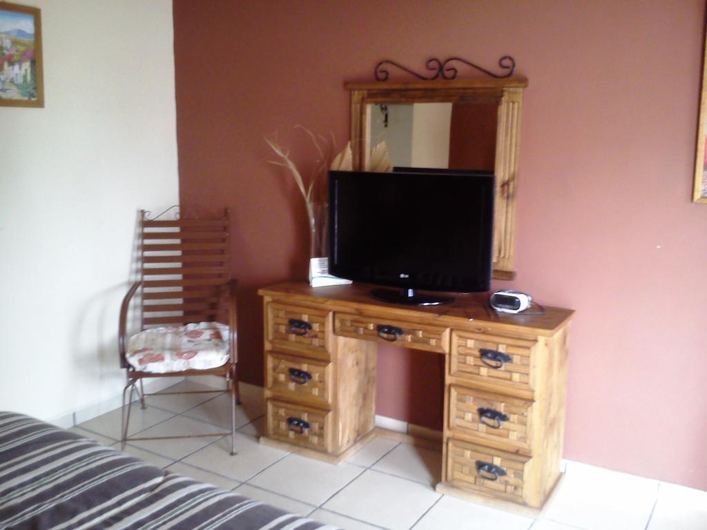 Hotel Los Balcones Parras de la Fuente Chambre photo